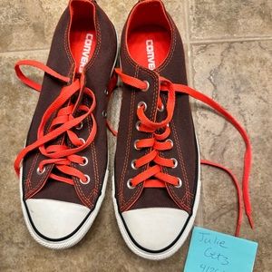Chuck Taylor Converse womens size 9, mens size 7.